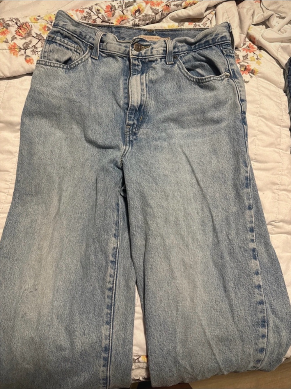 Levi Light Wash Women’s baggy Jeans